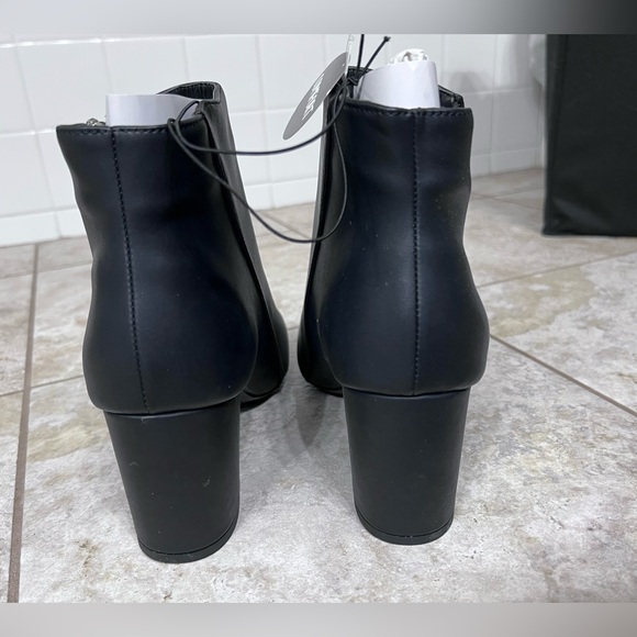 NWT- Heeled Boots - Picture 4 of 5